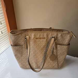 Michael Kors tote